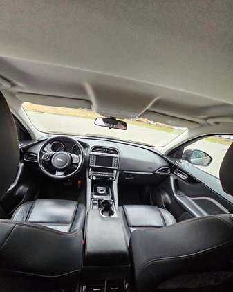 Jaguar F-Pace cena 63000 przebieg: 164000, rok produkcji 2017 z Sanok małe 781